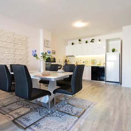 La Luxury Aranyhomok