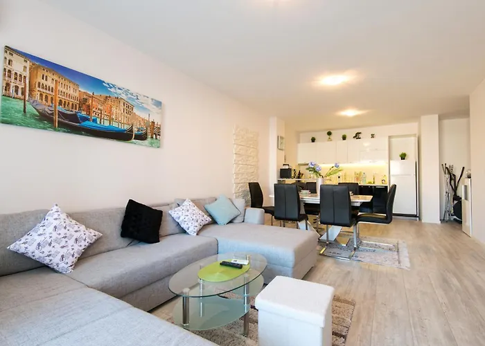 La Luxury Golden Sands